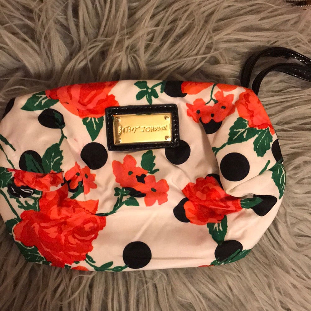 BETSEY JOHNSON MAKEUP BAG/WRISTLET